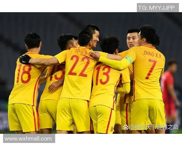 足球明星在小球场展现惊人技巧的精彩视频合集 足球明星在小球场展现惊人技巧的精彩视频合集